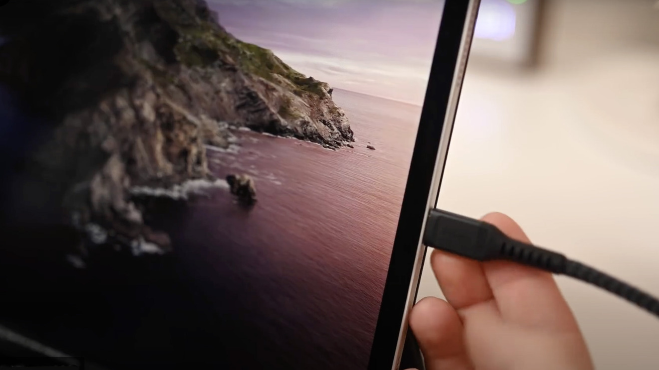 If you prefer to charge your iPad, you can connect a cable between the Mac and iPad